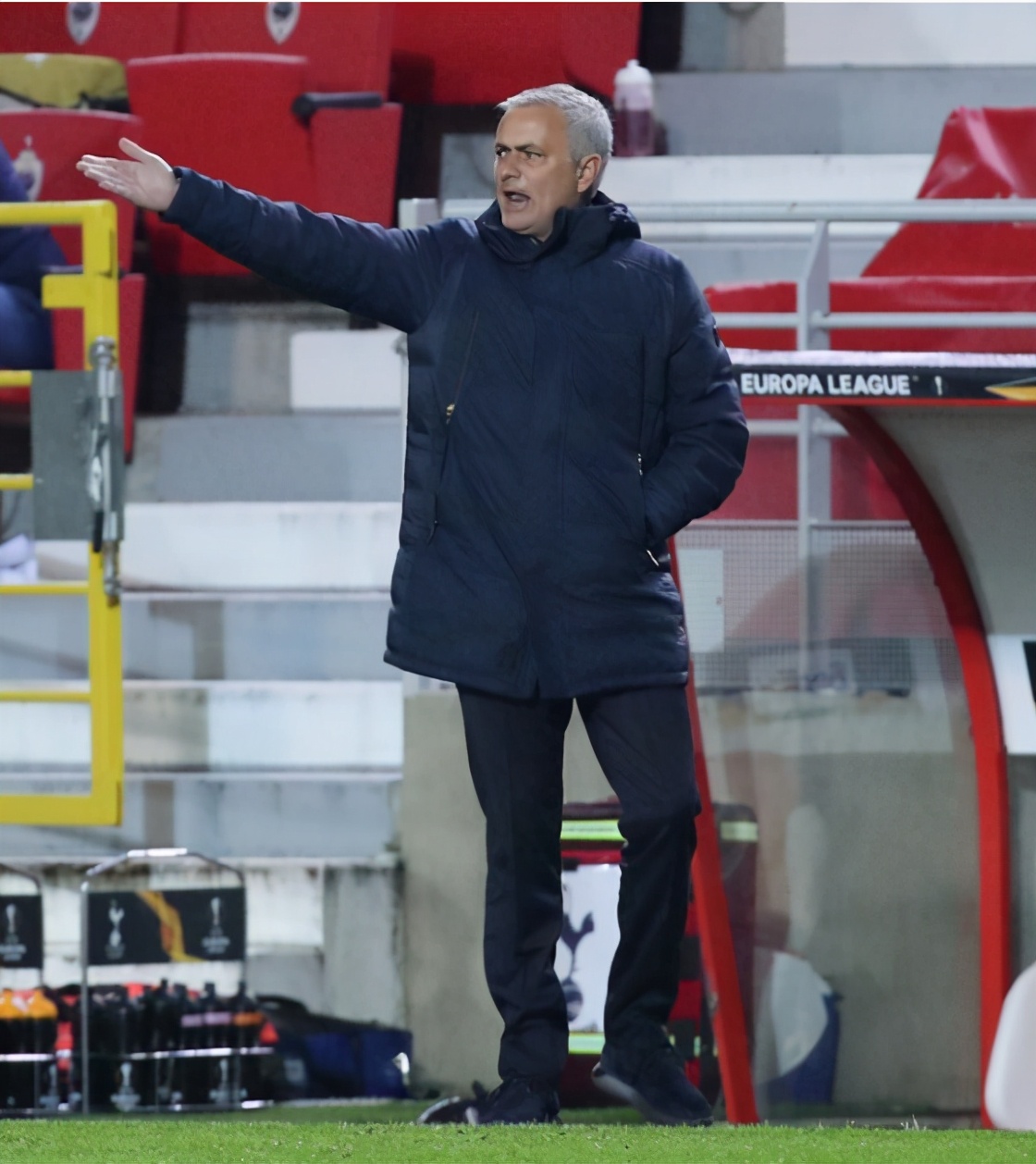 夏洛特黄蜂训练开放日，国际比赛日扳平良机引欢呼，欧联在即，更衣室氛围转暖 -lol官方网站