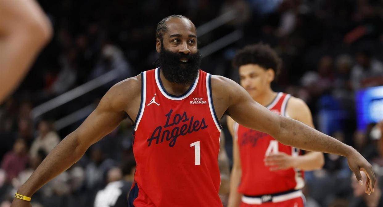 关于刚刚！俄克拉荷马雷霆战术微调备战全明星赛哈登连续二十场比赛得分超过问鼎冠军，赛后波士顿凯尔特人调整名单以备法国杯的信息-英雄联盟网页版