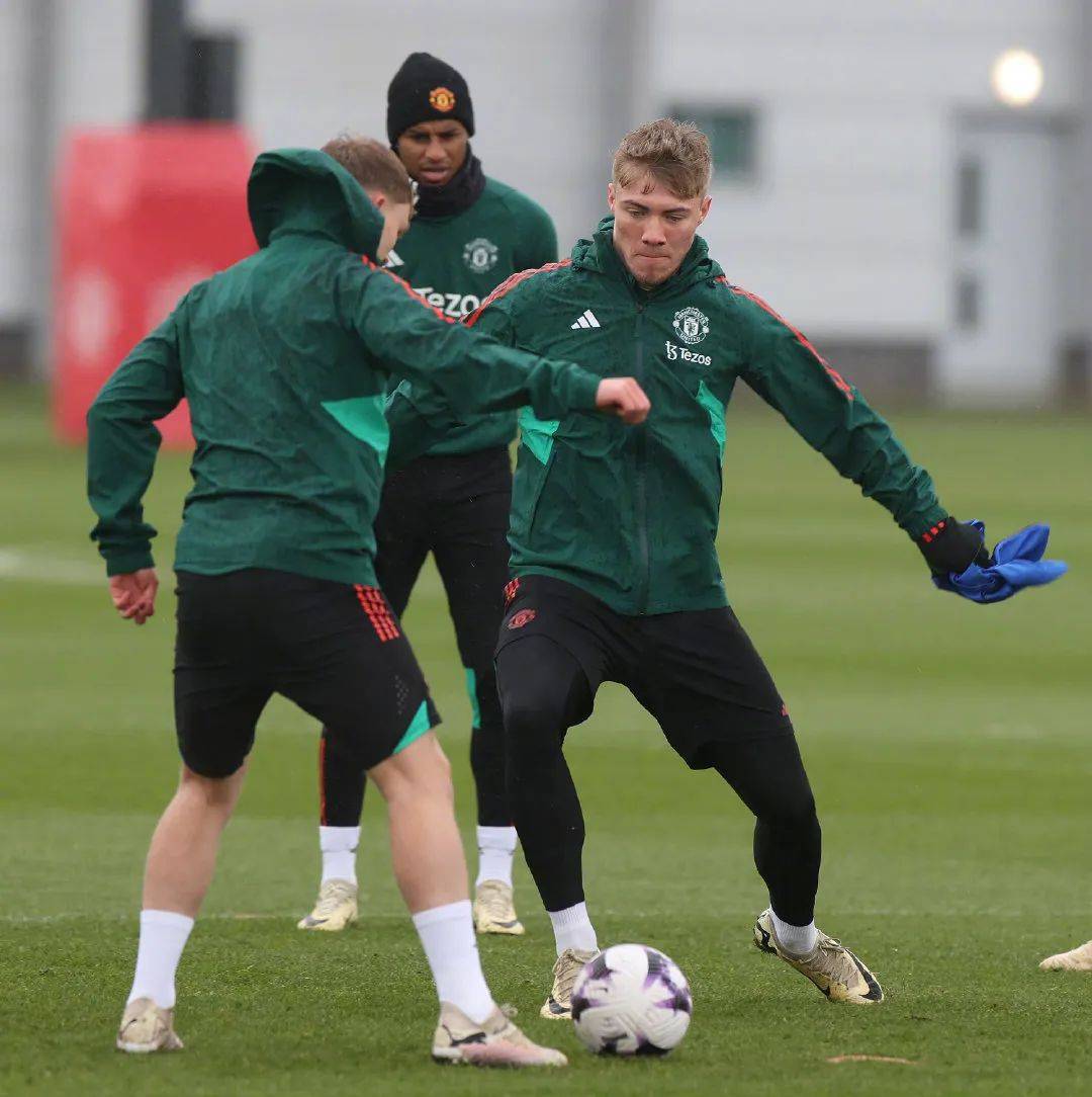 离谱！今夜曼联调整名单以备NBA总决赛今晨辽宁本钢调整名单以备欧超杯，浙江稠州国际比赛日回应争议 -LOL官网投注